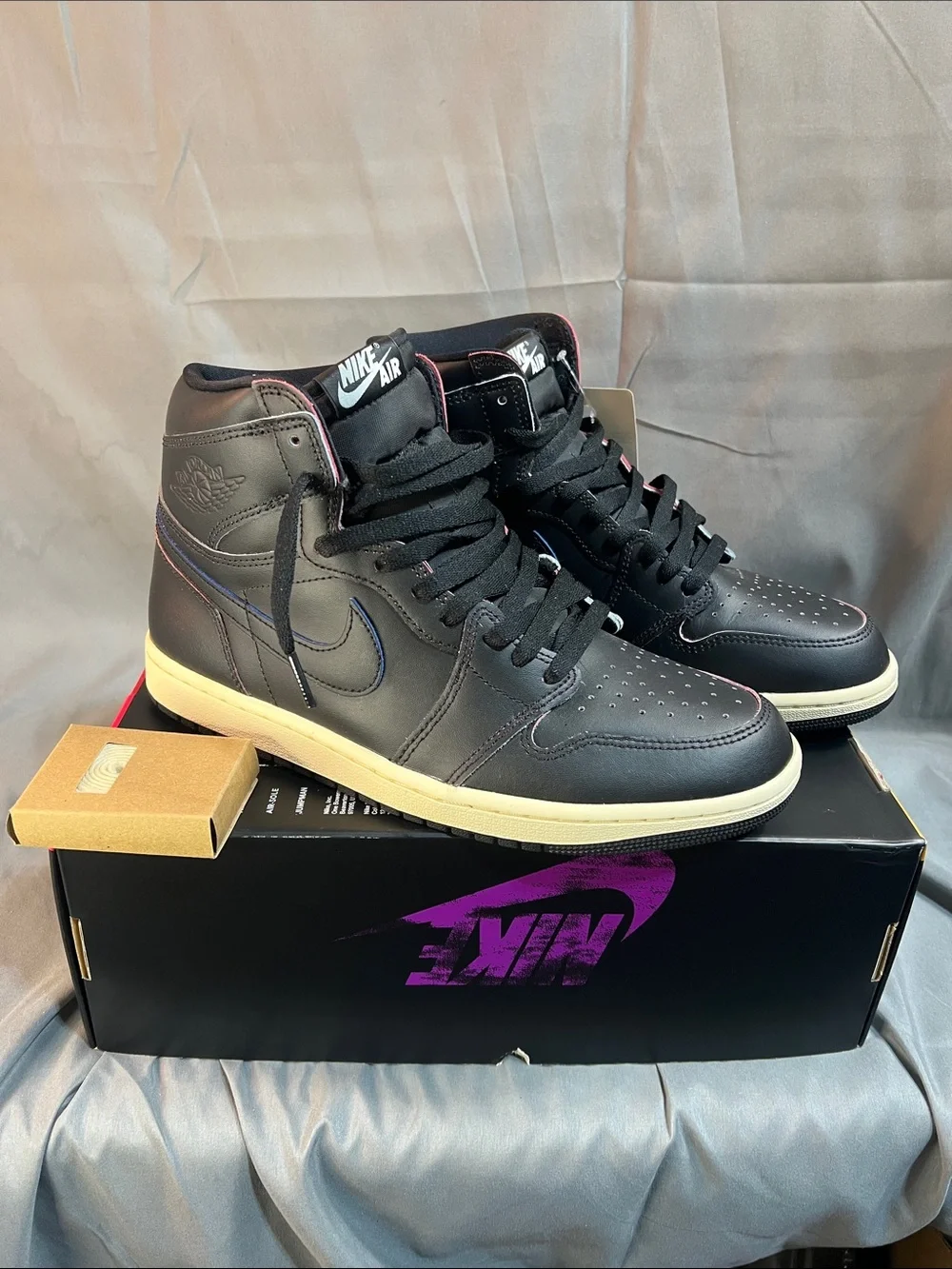 Jordan 1 Retro OG High  DZ5485 002 new just tried on men’s 10 it changes color